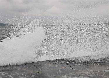 沿海将出现2.5米到3.4米大浪！威海发布海浪IV级警报（蓝色）