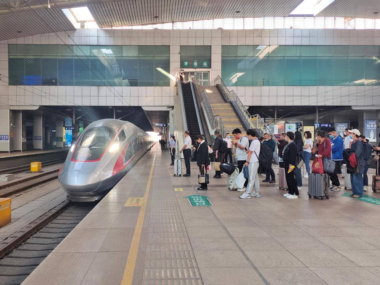 国庆假日运输今天启动 济南站管辖12站预计发送旅客110万人