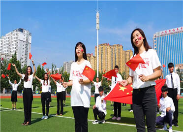 潍坊高新区东明学校开展“我爱中国”主题宣传教育