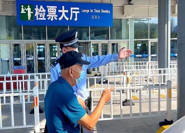 威海民警提醒广大游客 国庆假期做好个人防护平安健康出游