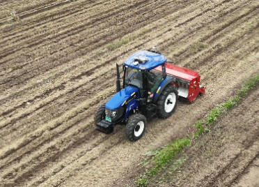 乐陵：“无人农机”收获播种一体化，科技助力玉米减损保丰收
