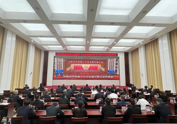 中国共产党第二十次全国代表大会开幕 山东各地各行各业组织收听收看