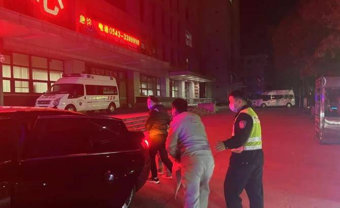 濱州：交警開道緊急護送患病兒童就醫 家屬送錦旗表達謝意