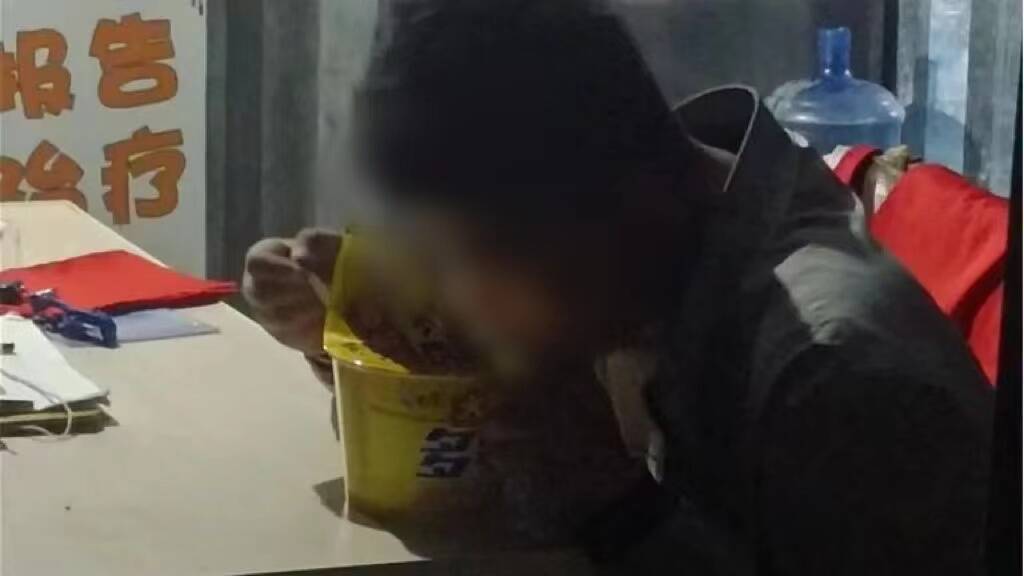 临沂：男孩夜间迷路走上国道 警民携手助他平安回家