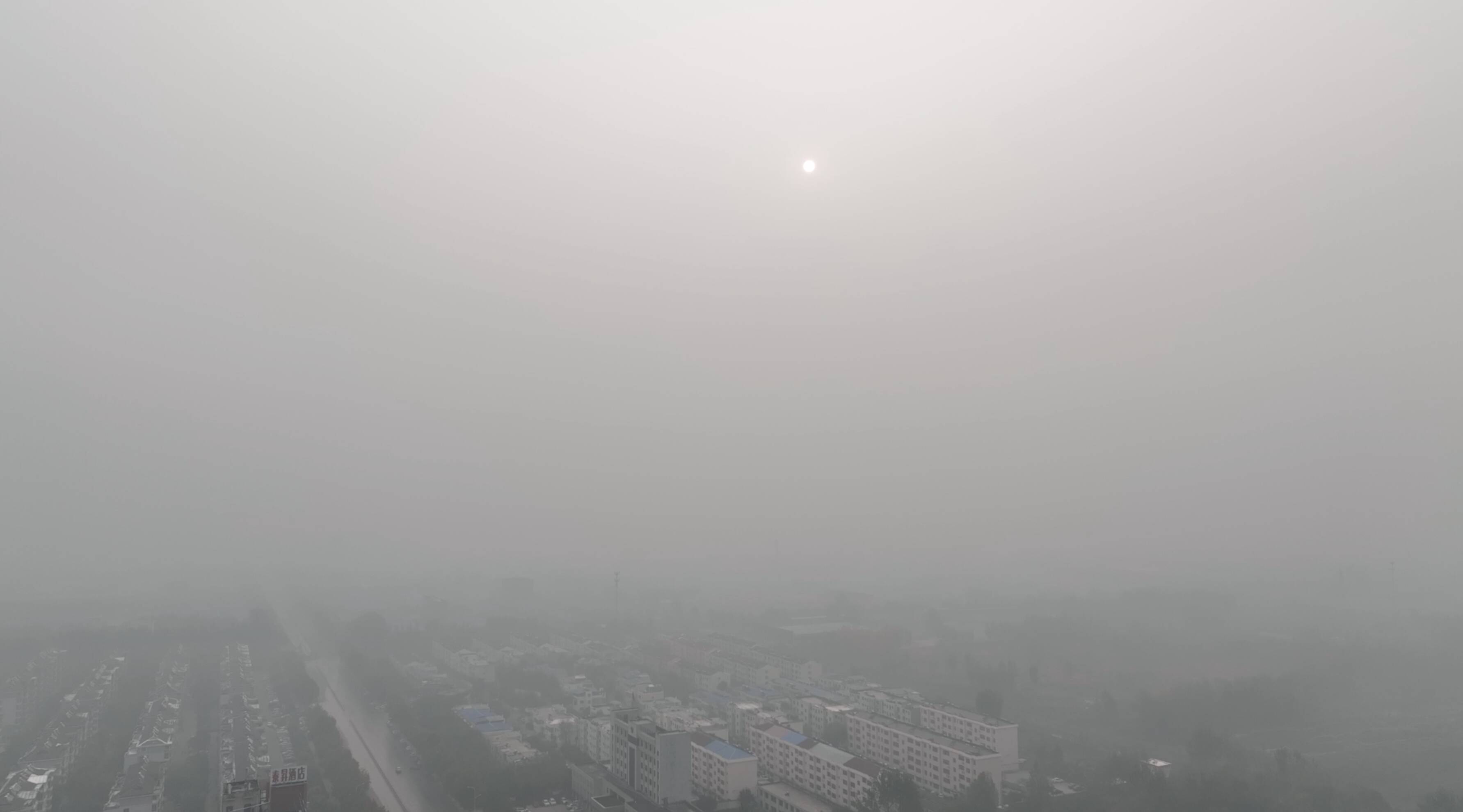 济阳、陵城现特强浓雾！山东多地出现大雾天气 局地能见度甚至不足50米