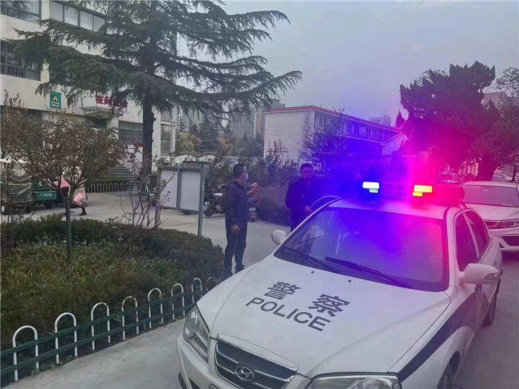 巡逻途中遇群众寻求帮助 潍坊市坊子区公安交警紧急护送就医