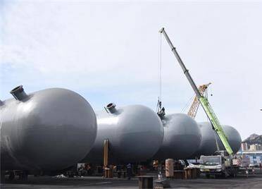 威海石岛制造超大型装备交付启运