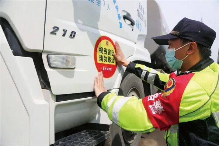 德州市推行大货车右转必停，“包饺子”亡人事故下降 71.15%！