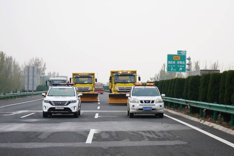 济南市开展高速公路突发事件应急处置综合演练