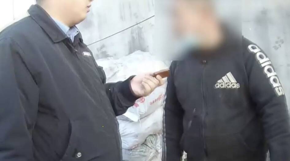 摁一下遥控器少20公斤 “黑心”煤贩子卖煤时被莱阳警方抓现行