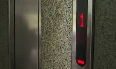 济南一小区电梯停运四五天 居民出入很不便