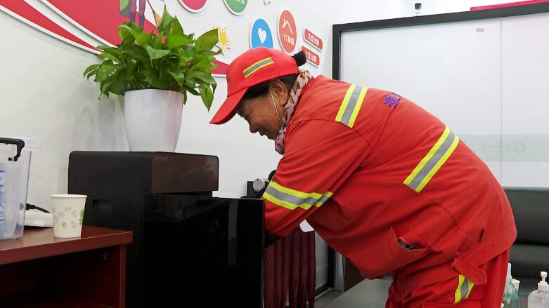 潍坊：社区与爱心企业联手打造“爱心驿站” 为环卫工人提供一处温暖歇脚地
