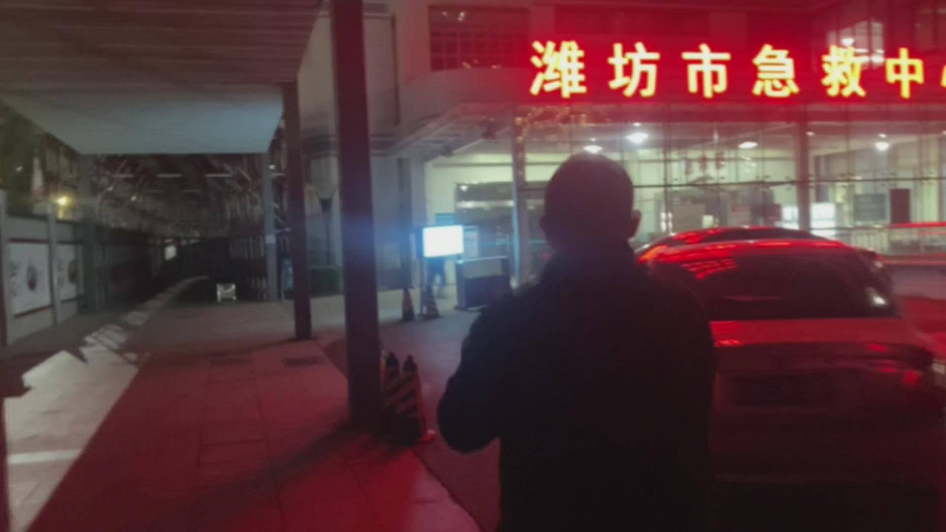 潍坊市寒亭区：警车紧急护送10分钟就医 手指保住了