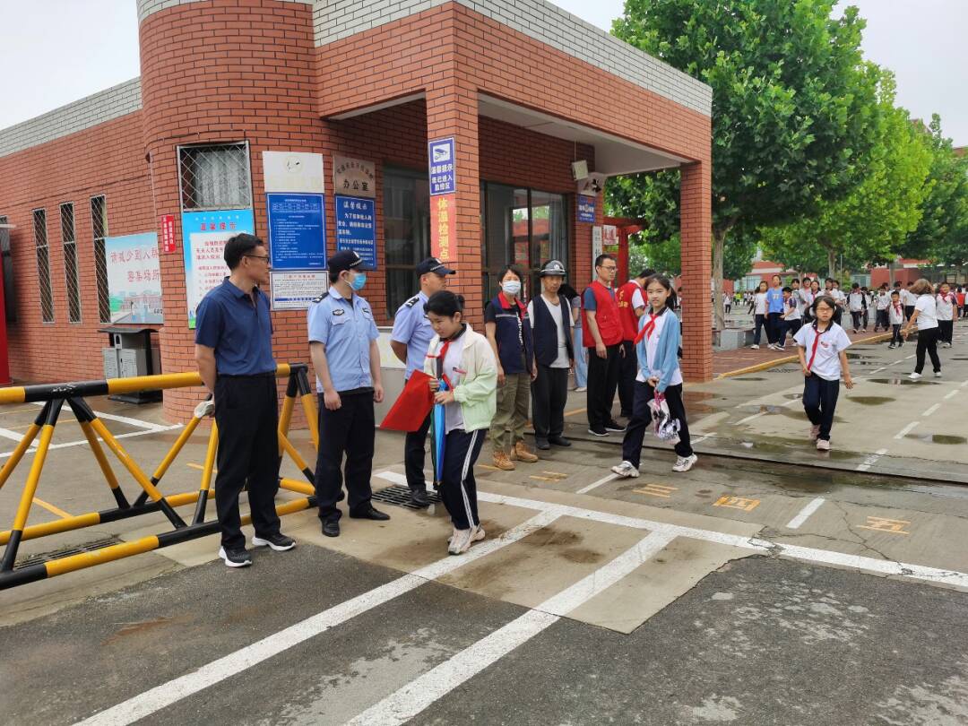 溫度濱州 實事為民｜千余“護學崗”溫暖守護學生“平安路”