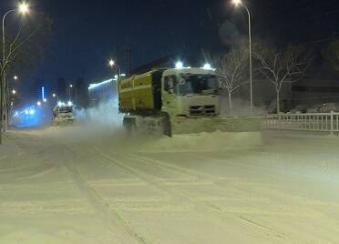 荣成市以雪为令闻雪而动 保障道路安全畅通