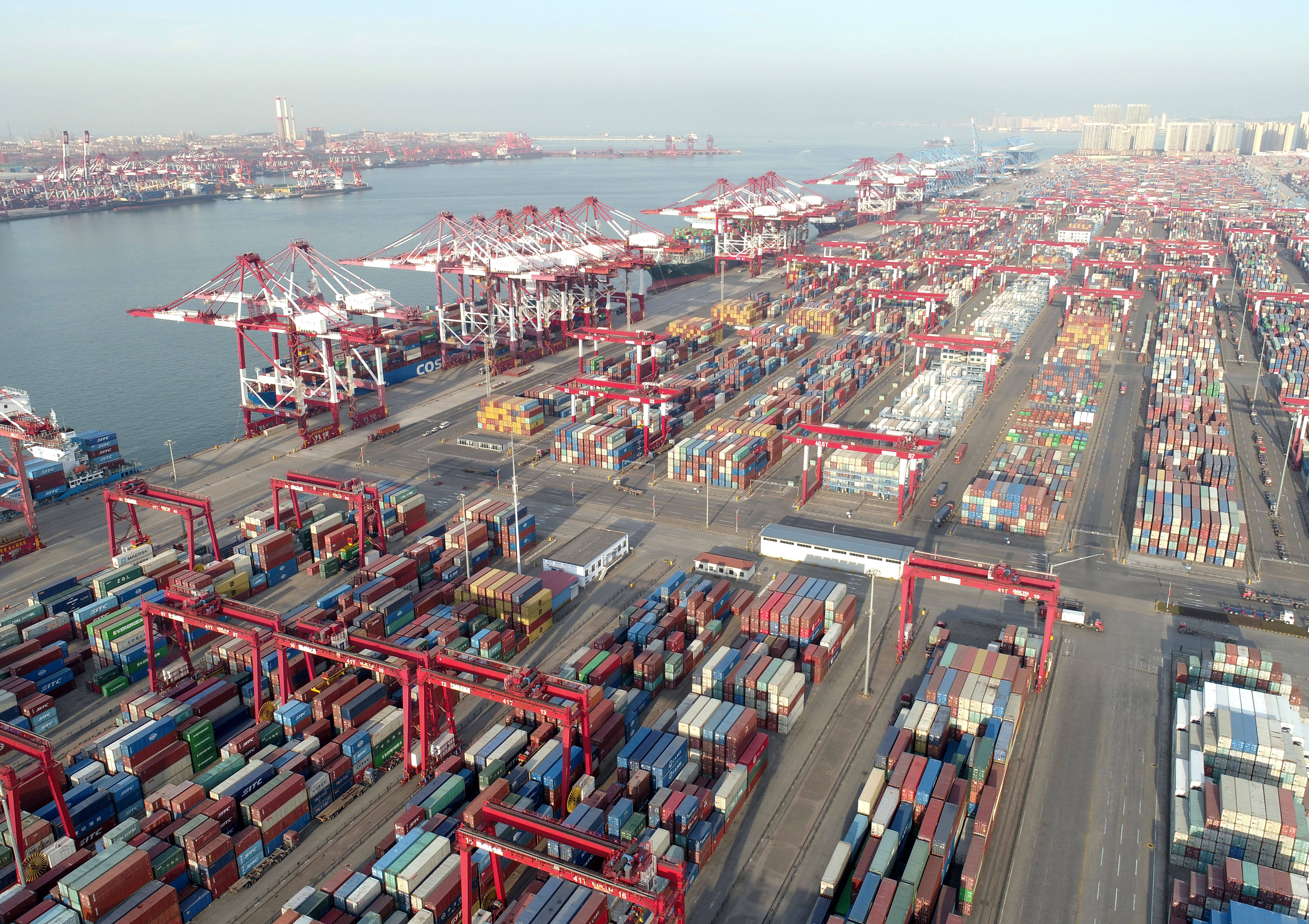 山东港口2022年货物吞吐量超16亿吨 稳居全球第一