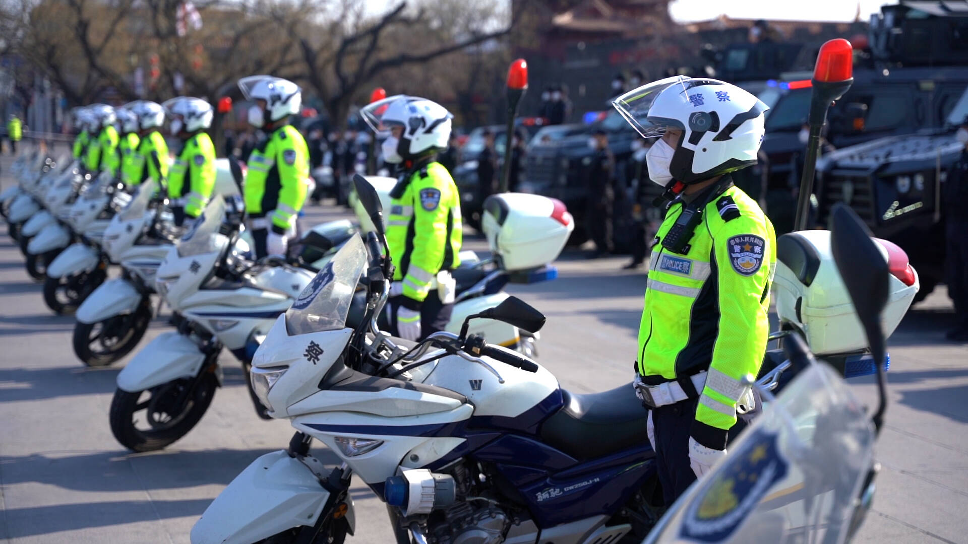 白天见警车夜晚见警灯身边见警察泰安市公安局泰网大巡防活动正式启动