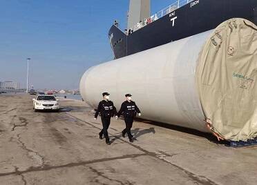 蓬莱边检站全力护航“中国造”海上风电设备走出国门