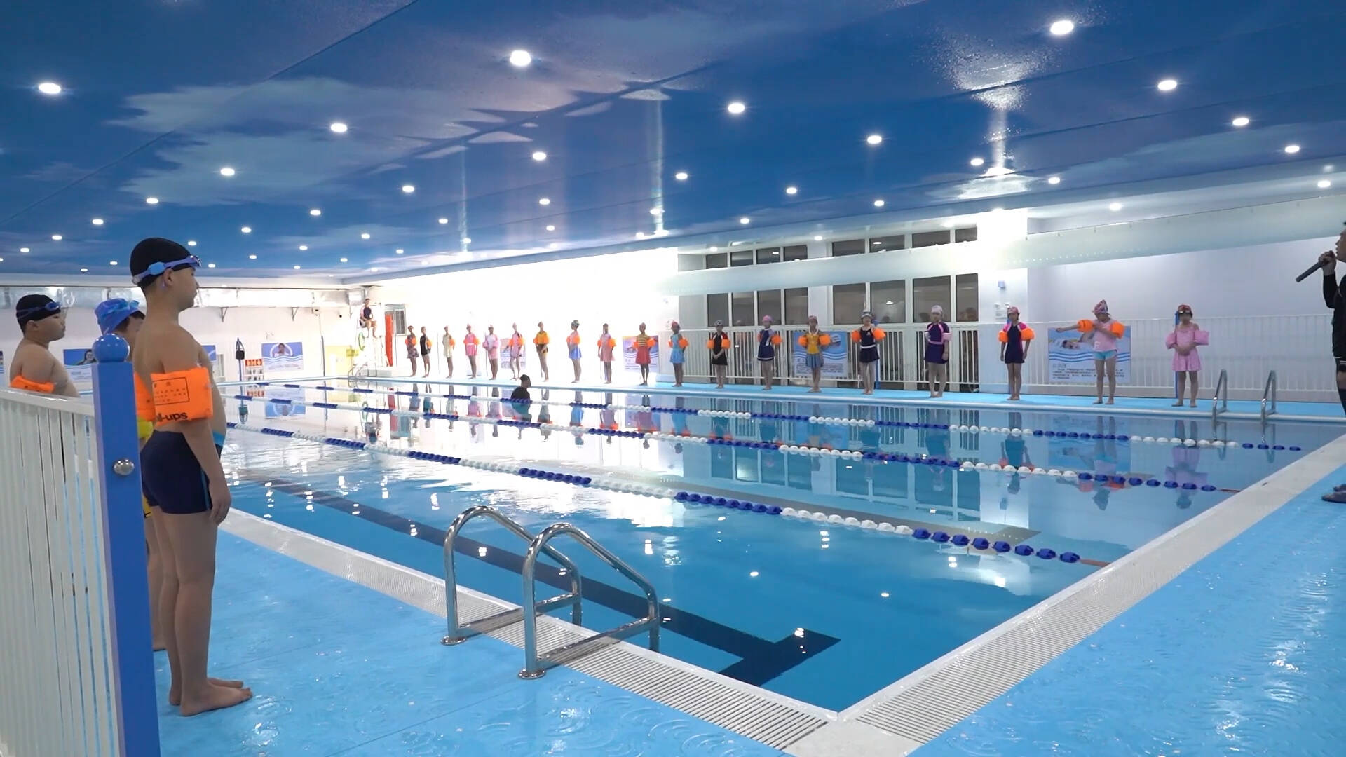 恒温泳池+防溺水芯片！武城首个校园游泳馆启用  游泳课成为学生必修课