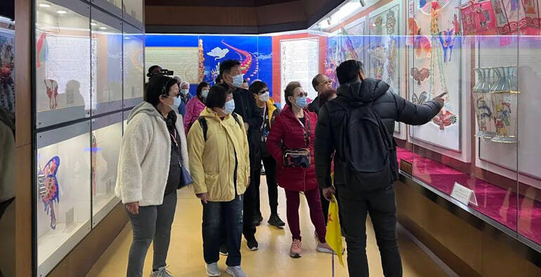 潍坊杨家埠民间艺术大观园迎来首个香港入境旅游团