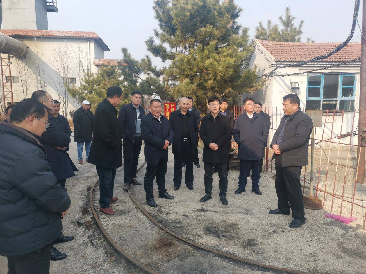 中国铁建集团到新泰市考察调研煤矸石新型建材项目
