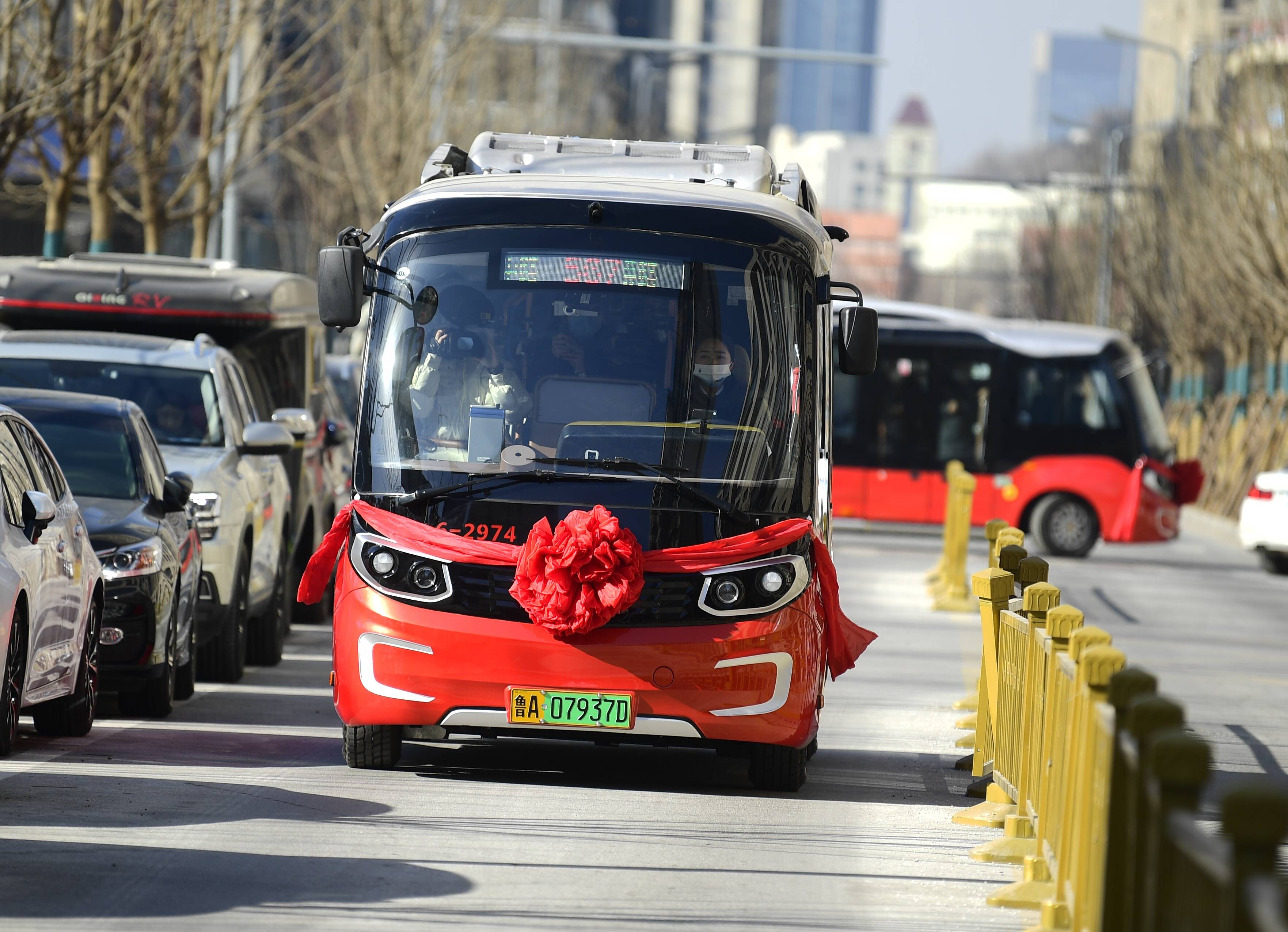 泉城“宝宝巴士”运行一个月客运量累计达3万余人次 解决乘客出行“最后一公里”