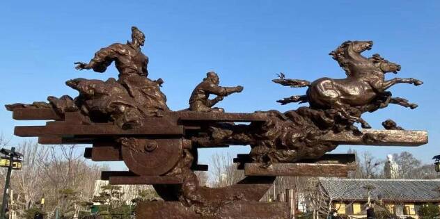 “兵家孙膑”主题雕塑落座临沂银雀山兵学文化公园