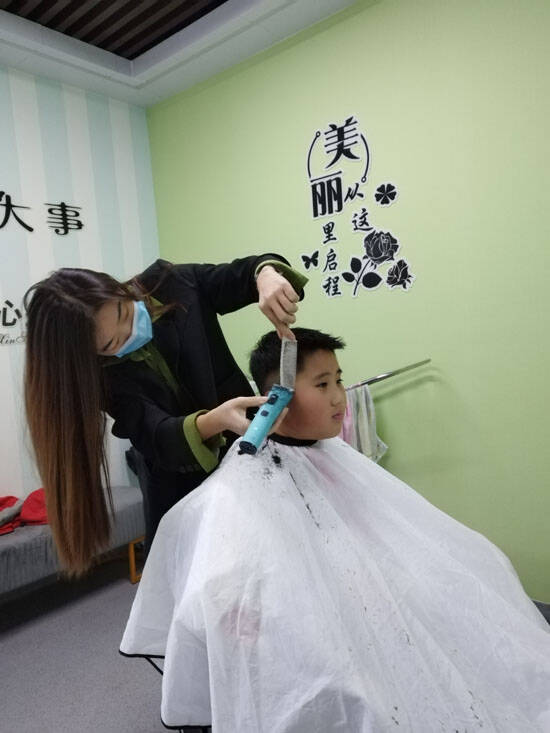 陽信：學雷鋒見行動從“頭”開始