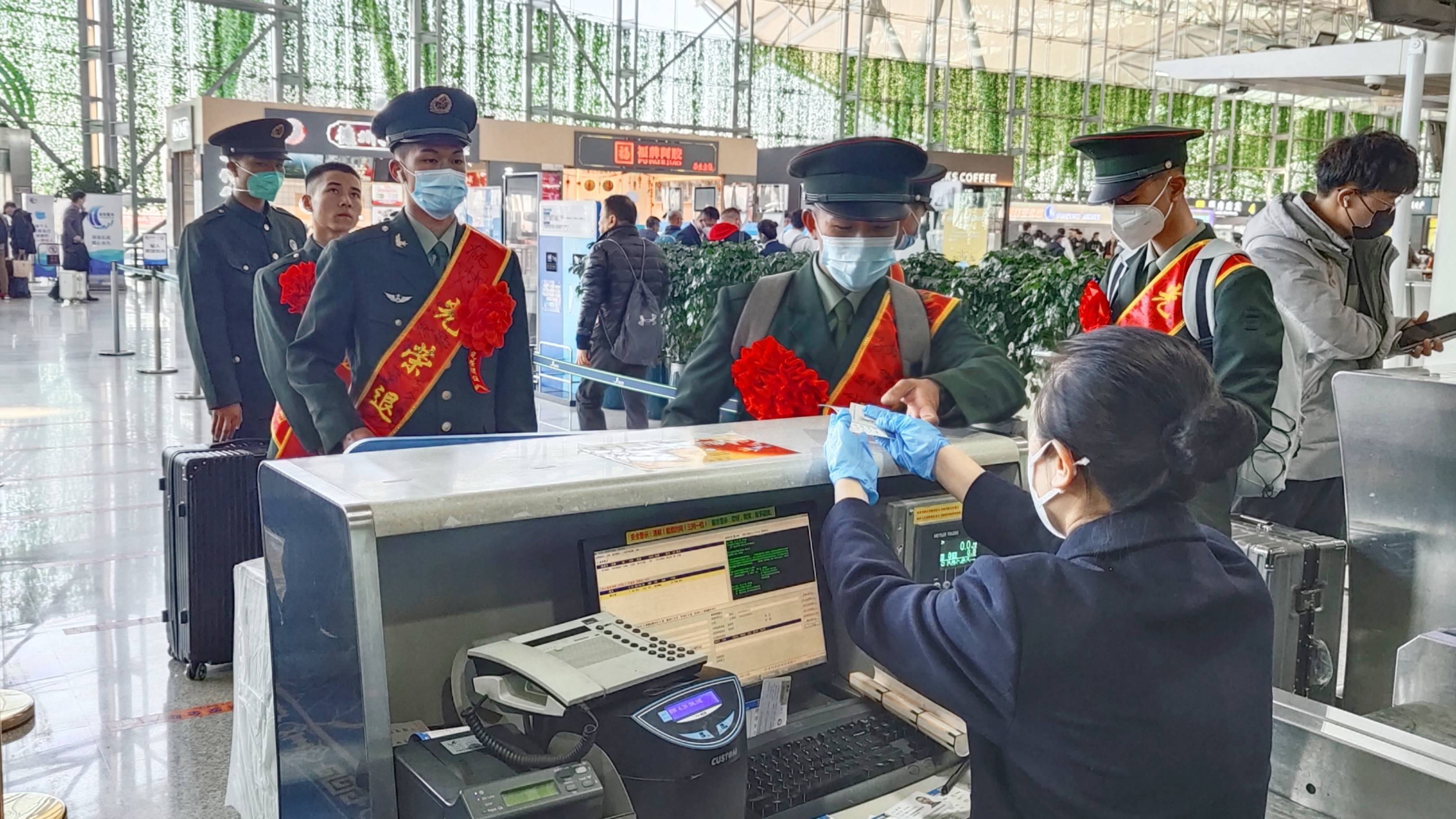 各部门协调联动 济南机场温情服务退伍军人