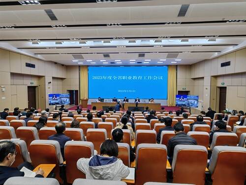 青岛职业技术学院党委书记王金生在2023年度全省职业教育工作会议上作典型发言
