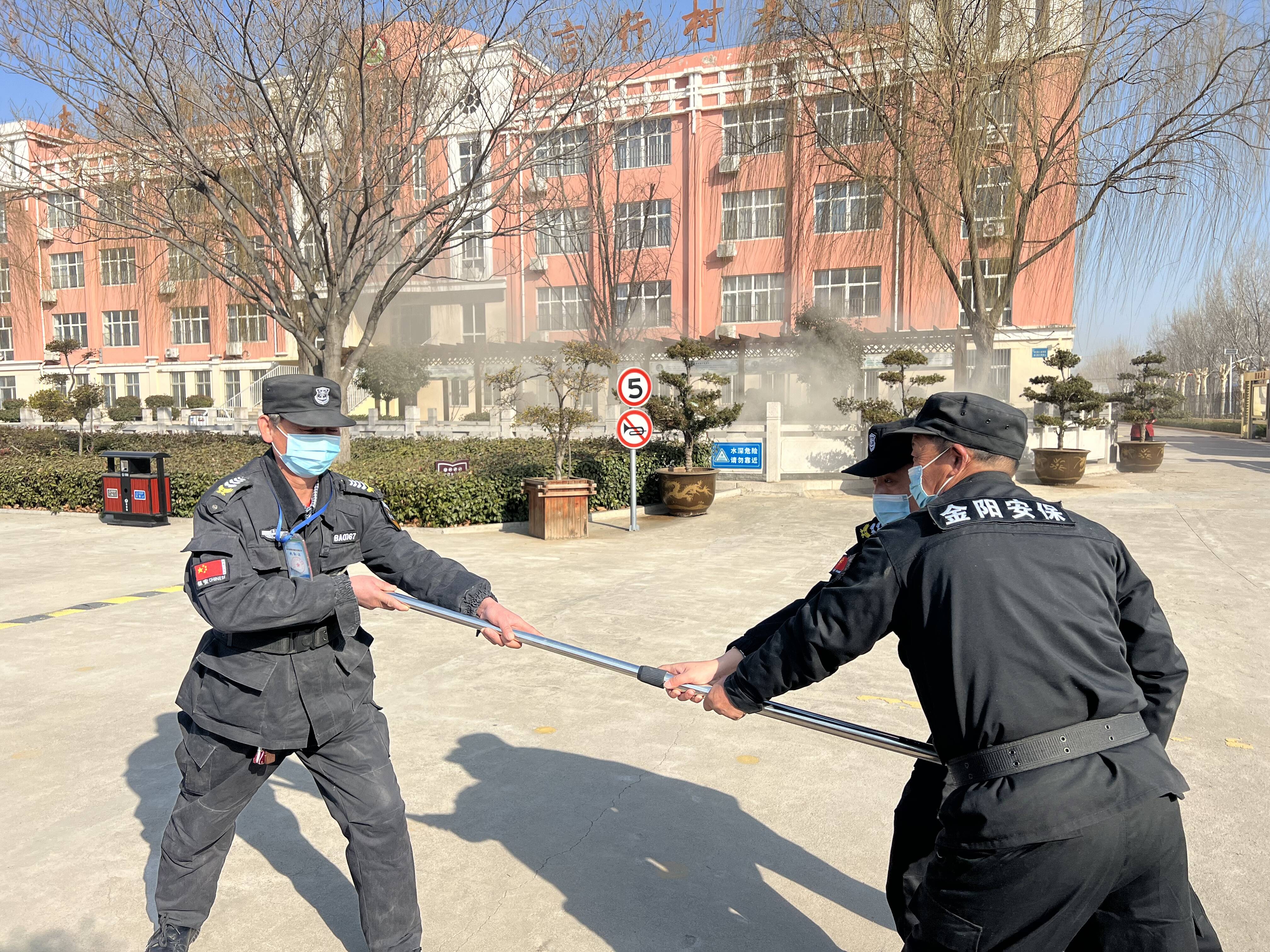 闪电号>政务>山东宁阳东疏镇>培训会上,学校与保安公司及保安人员三方