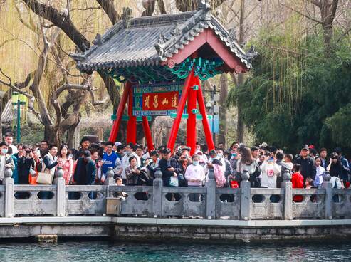 免费入园活动持续！泉城旅游市场再迎客流高峰