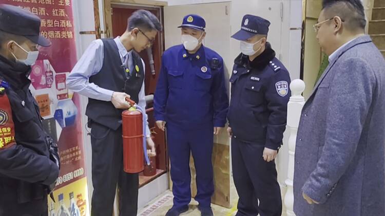 滨州：消防联合公安部门开展消防安全突击夜查行动