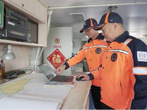 “橘黄色卫士”的守望——记青岛联通国际海缆维护负责人吕震