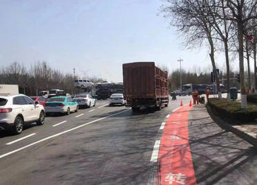 潍坊设置“右转危险区”，对大型车辆和行人双向警示
