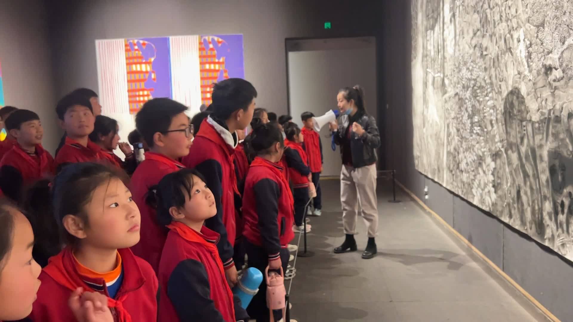 沉浸式体验“艺术+科技” 山东美术馆让小学生眼界大开