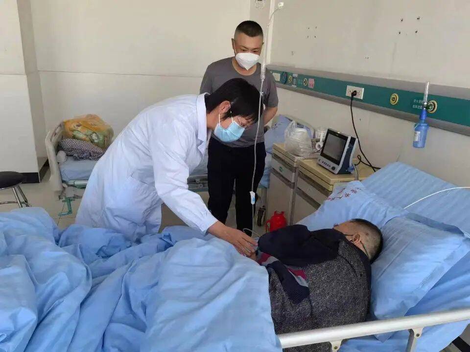 医者仁心！东营一医生上班途中救助昏迷老人