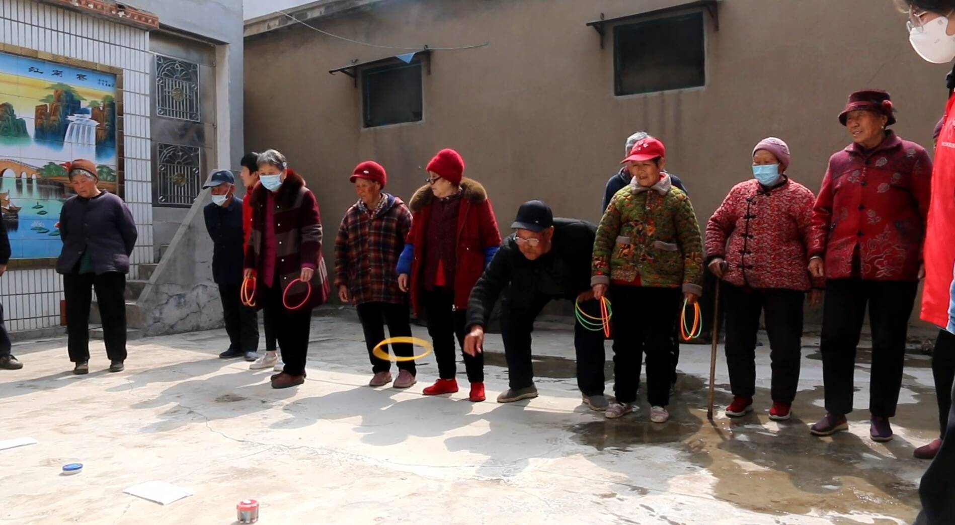 趣味套圈！枣庄市中孟庄镇老年人玩出“年轻态”