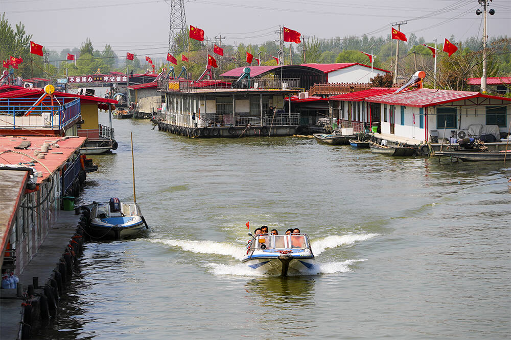 微山县高楼乡渭河村渔家水街 水天相接如入仙境