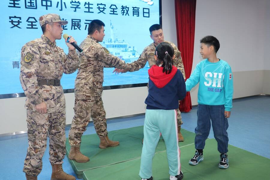 青島：海警進校園 開展安全宣教活動