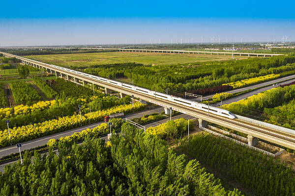 2025年山东将实现“市市通高铁” 30分钟内可从高速公路出口至4A级及以上景区