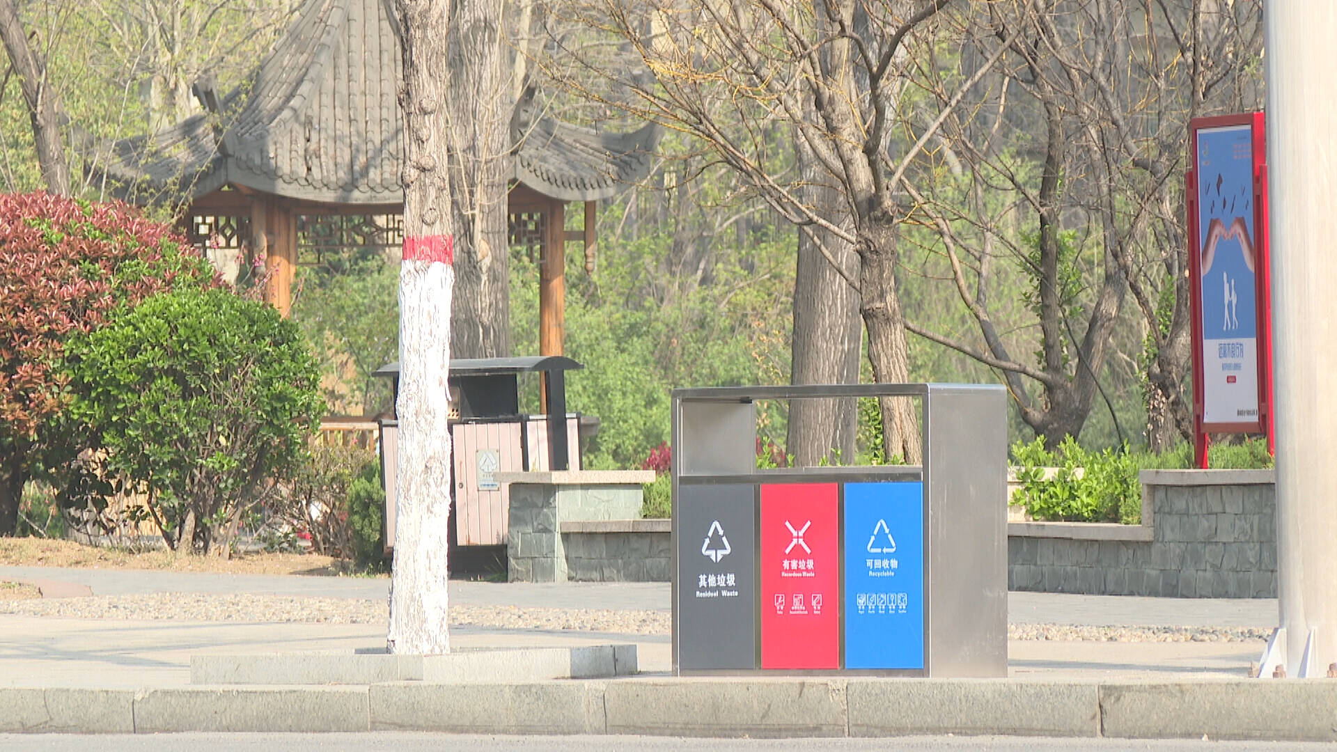 枣庄薛城：垃圾桶“大变身” 换颜“上岗”为创城助力添彩