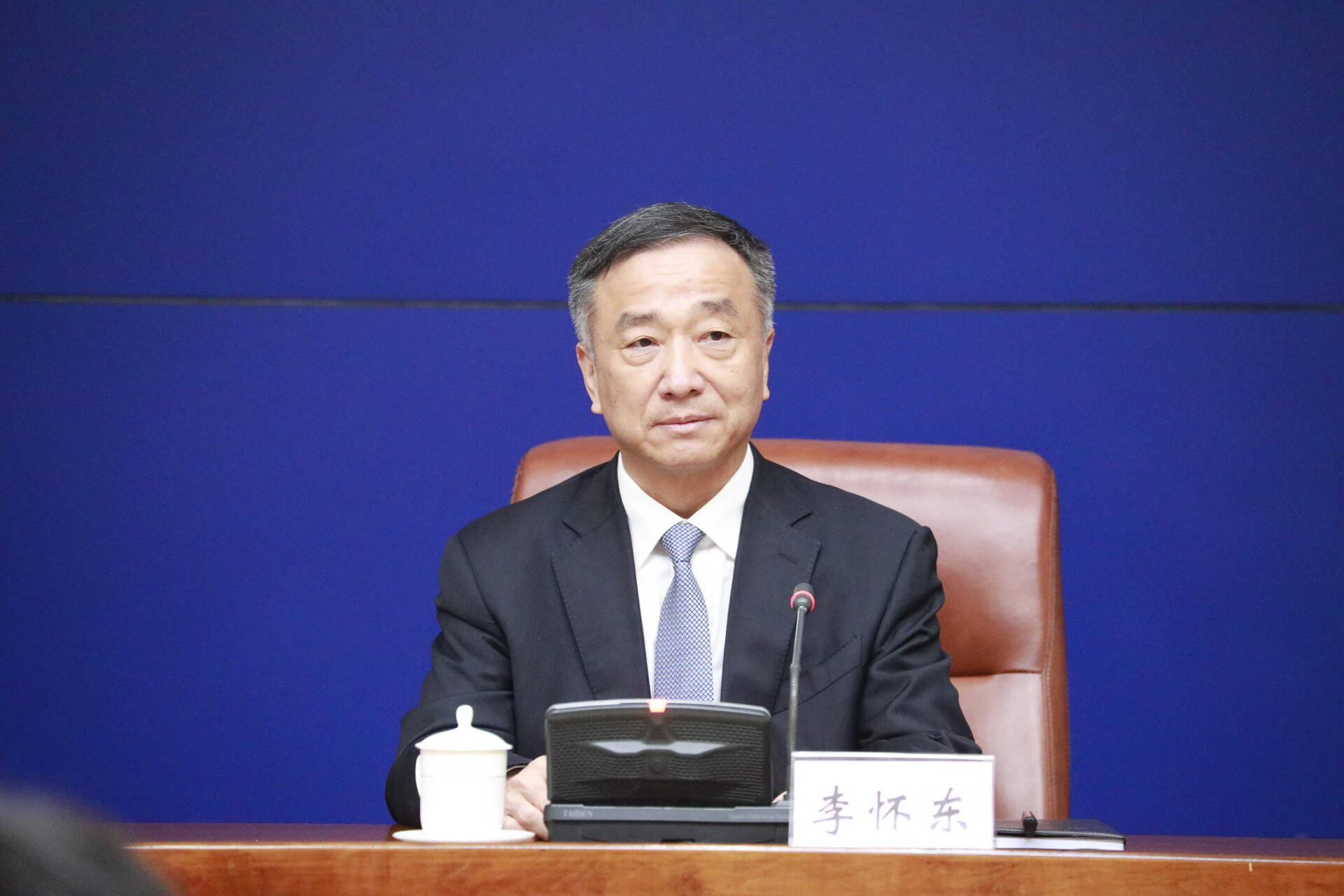 闪电号>本地>济南新闻>济南市人民政府副秘书长李怀东表示,济南市委