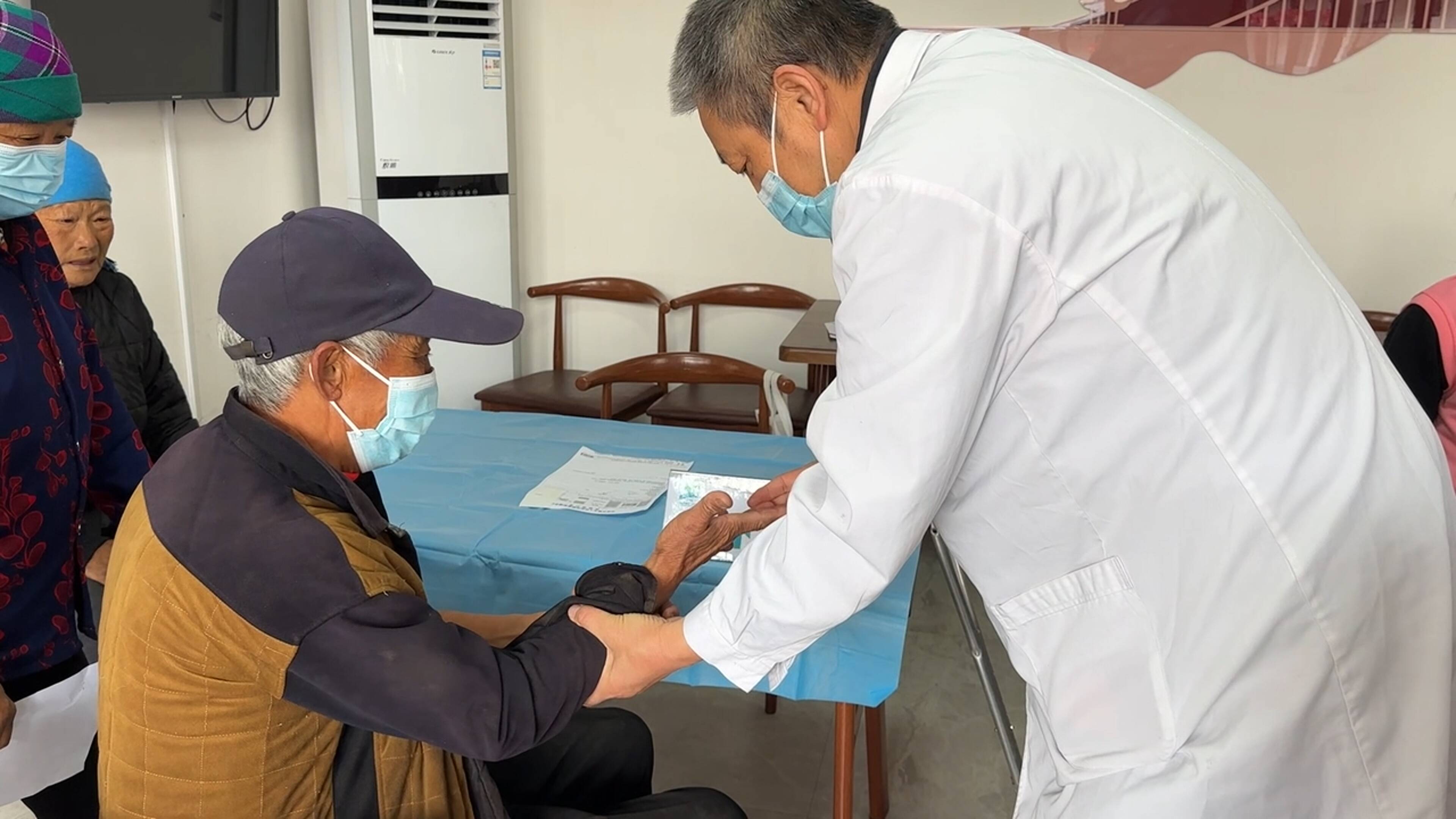 6大项26小项 惠及313名群众！济南市第五人民医院为龙子峪村村民义诊