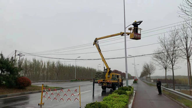 滨州市城管局开展路灯设施“大体检”行动