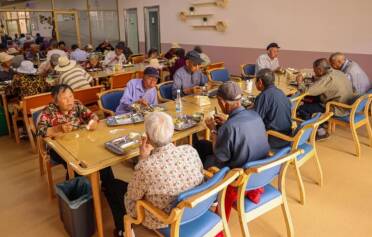 威海1066处城乡餐桌让老人吃上“一餐热饭”