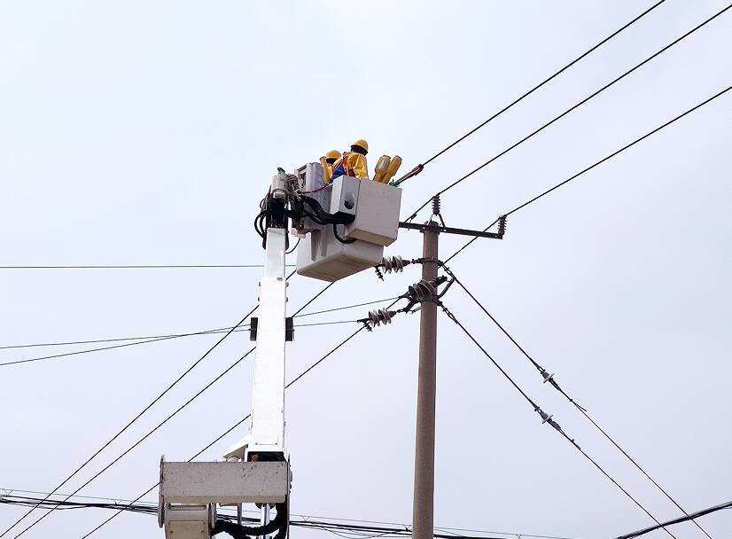 山东招远：带电作业消缺除患 提高供电可靠性