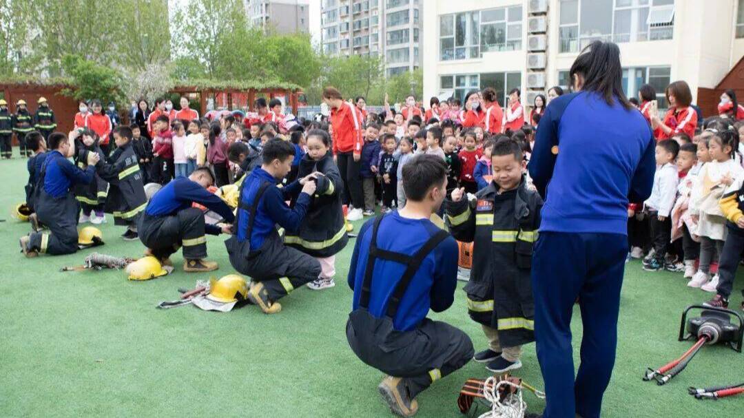 东营市河口区：安全教育“从娃娃抓起” 2023年度校园消防应急疏散演练举行