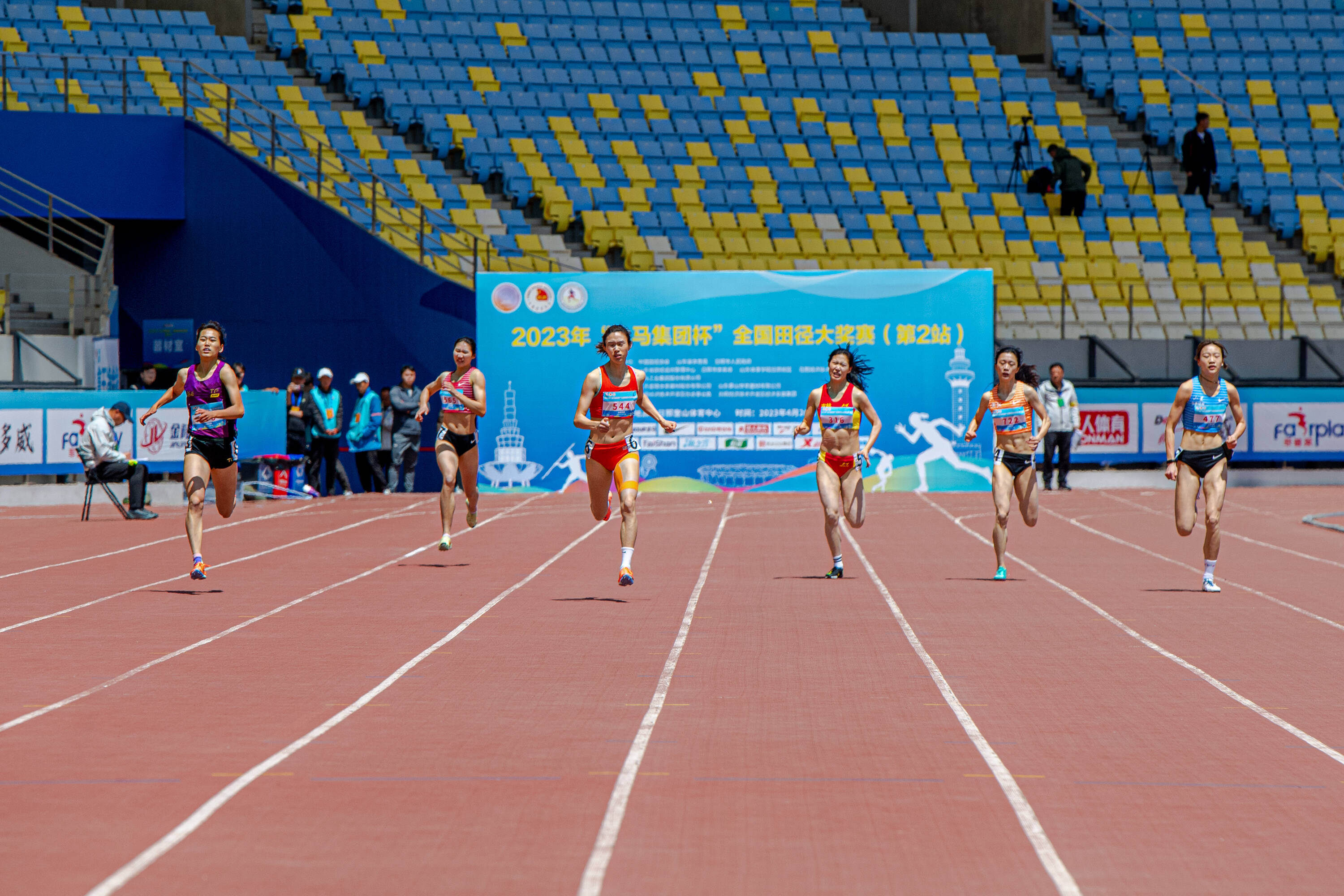 全国田径大奖赛第2站在日照奎山体育中心举行