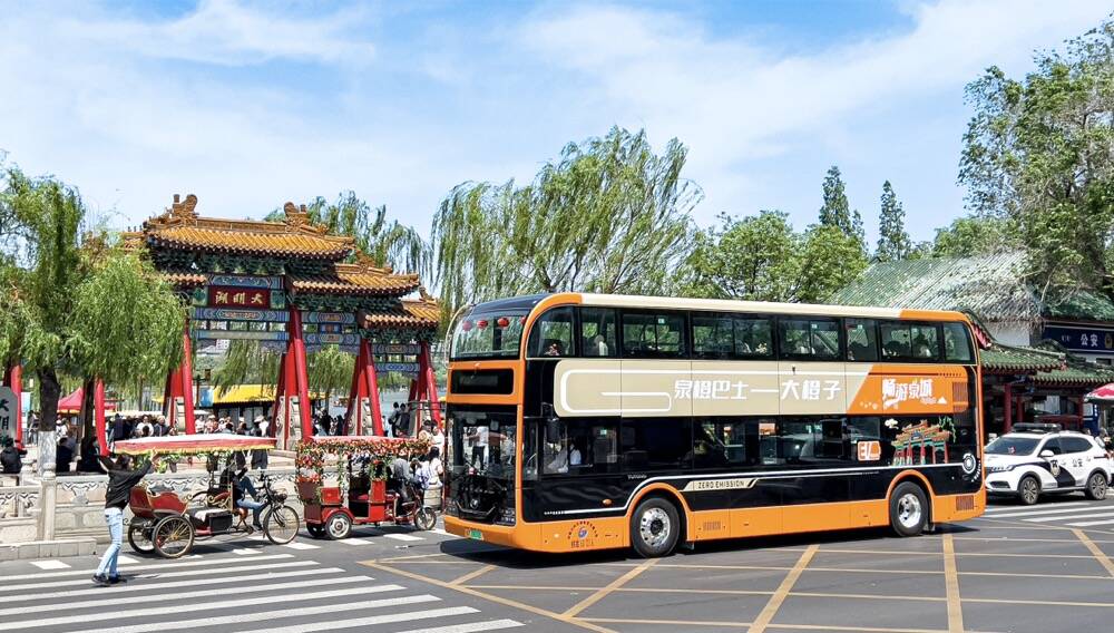 “大橙子”“铛铛车”陪您听泉观澜 济南两条特色旅游公交专线上线